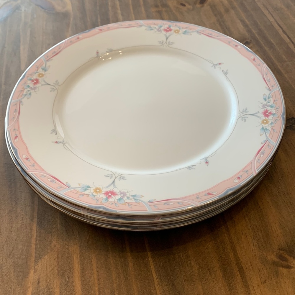 💙LENOX EMILY 4 Dinner Plates